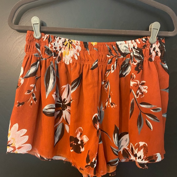 BNWOT - Tularosa Floral Smocked Waist Short MD - Picture 9 of 9